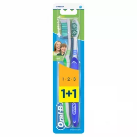 Oral-B 3 Effect Medium Manuális Fogkefe, 2 Db